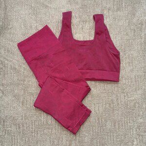 Gymshark Illumination Adapt Seamless Sports Bra & Leggings Matching Set in Pink